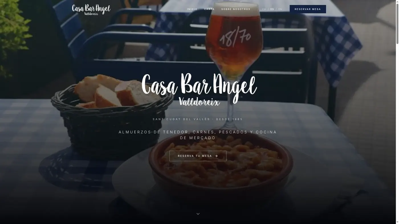 Portada de la web de Bar Casa Ángel con el botón de reservar mesa